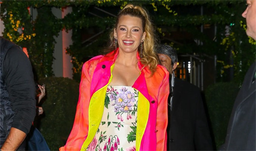  Blake Lively dự thảm đỏ lần đầu sau sinh con thứ tư
